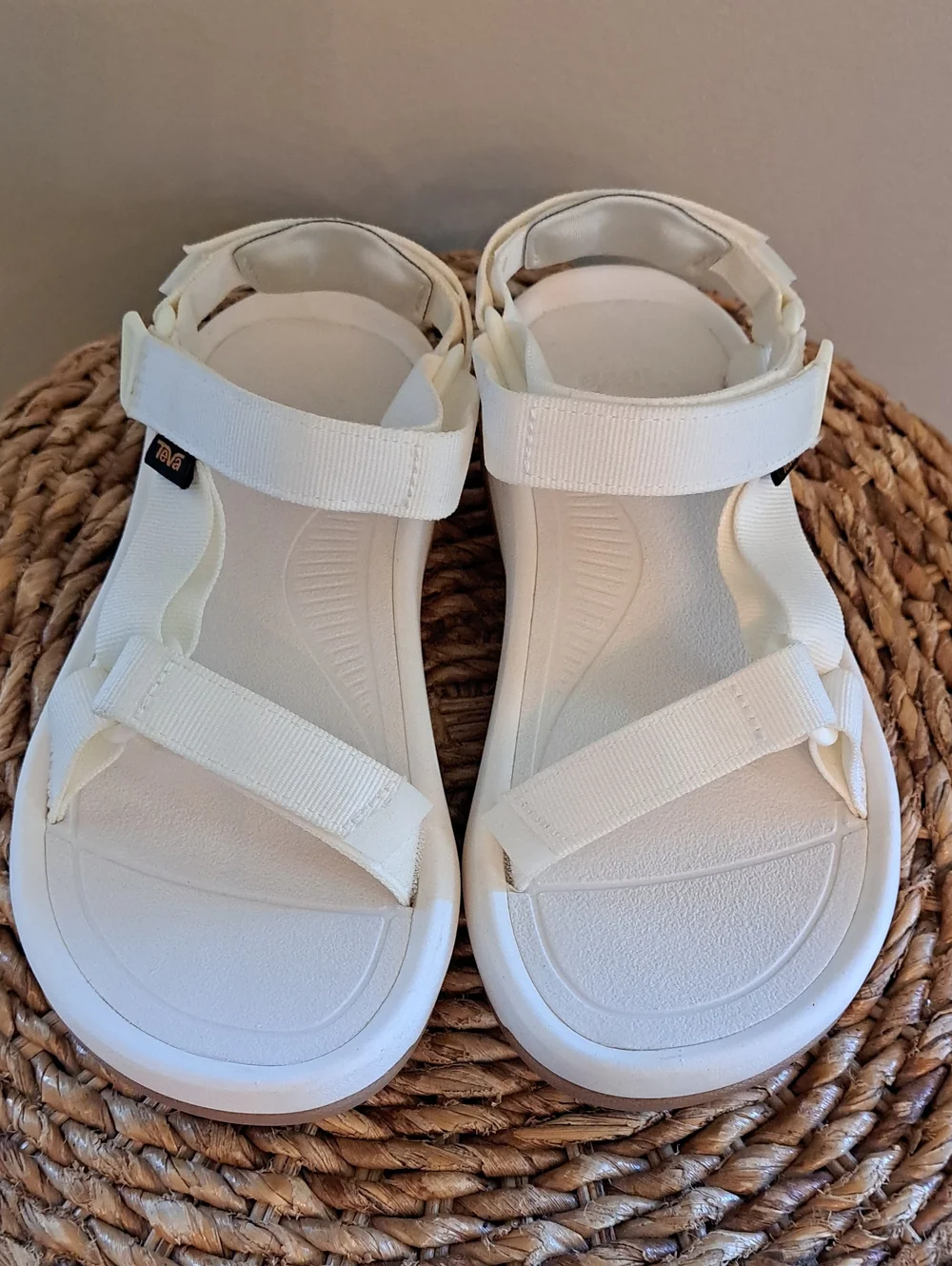 NWOT TEVA Womens Hurricane XLT2 Birch White Nylo /Rubber Athleisure Sandals 8